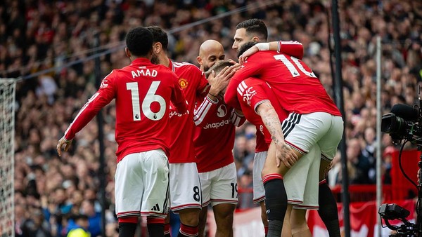Half-Time Manchester United vs Nottingham Forest: Aksi Ciamik Shaw Bawa Setan Merah Memimpin!